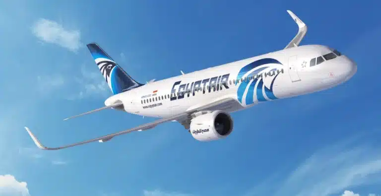 A-stunning-image-of-a-plane-in-the-air