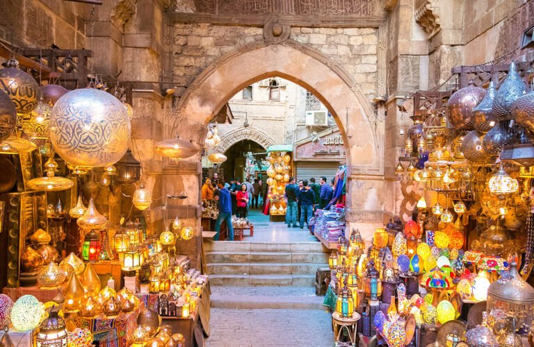 Cairo Stopover Tour to Pyramids, Museum & Khan El Khalili